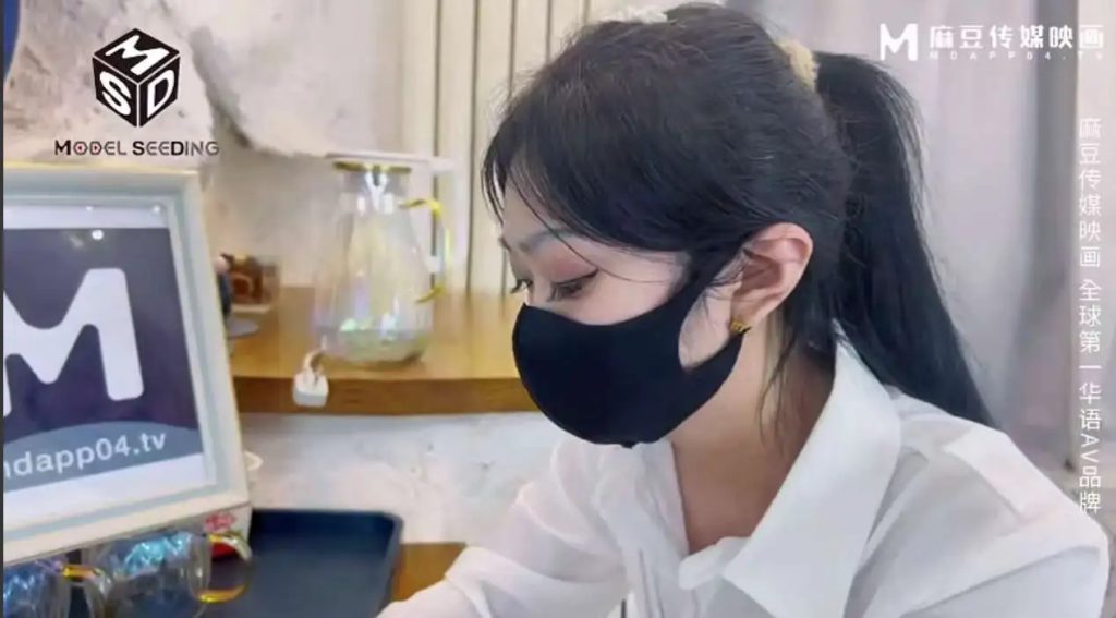 【国产AV首发❤️星耀】麻豆传媒女神乱爱系列MSD141《内射我的萝莉同事》纯欲白丝享受 内射爆精老色批福利社—lsp福利社老色批福利社