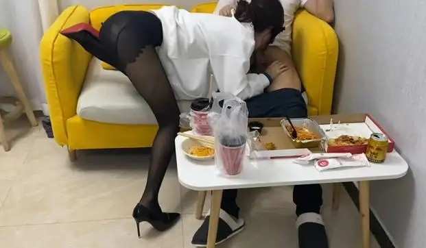 黑丝卫衣无套内射 (2)