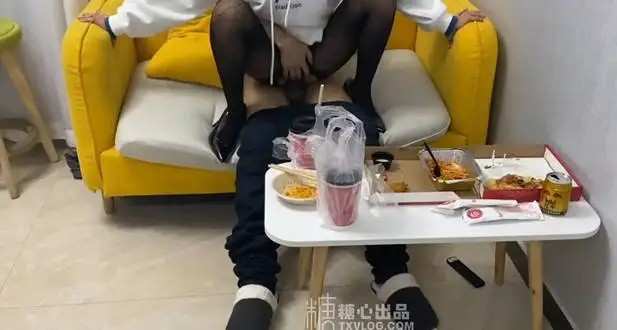 黑丝卫衣无套内射 (5)